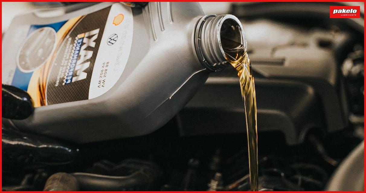 ¿Qué líquido se utiliza para lubricar el motor y por qué es importante?